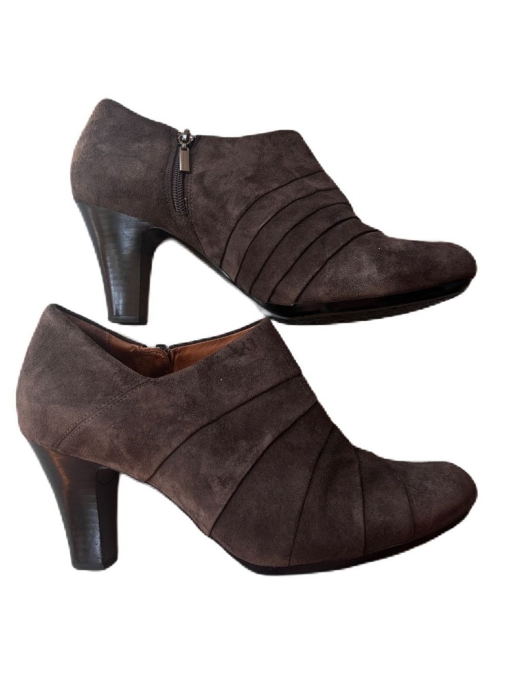 Clarks Artisan Size 11M Booties Gown II Brown Pleated Suede Leather Shootie Heel